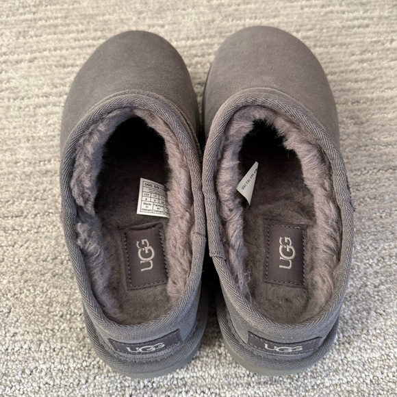 BRAND NEW! UGG classic slipper - women’s size 8 - Picture 5 of 6